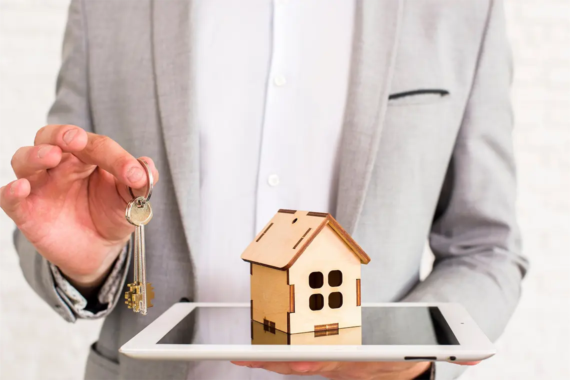 Diferenciación Visual: Logotipos y Folletos en la Promoción Inmobiliaria